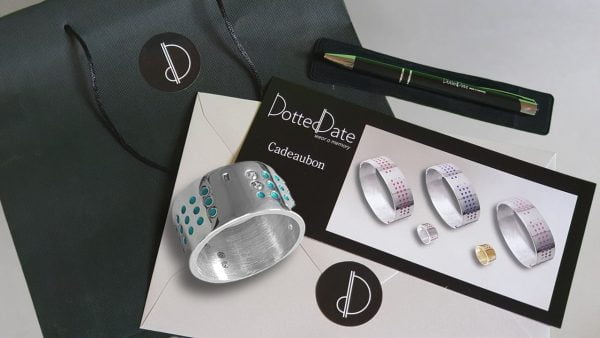 Cadeaubon Dotted Date ring (zilver met zirkonia's, € 225)