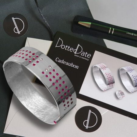 Cadeaubon Dotted Date armband (zilver met zirkonia's, € 595)